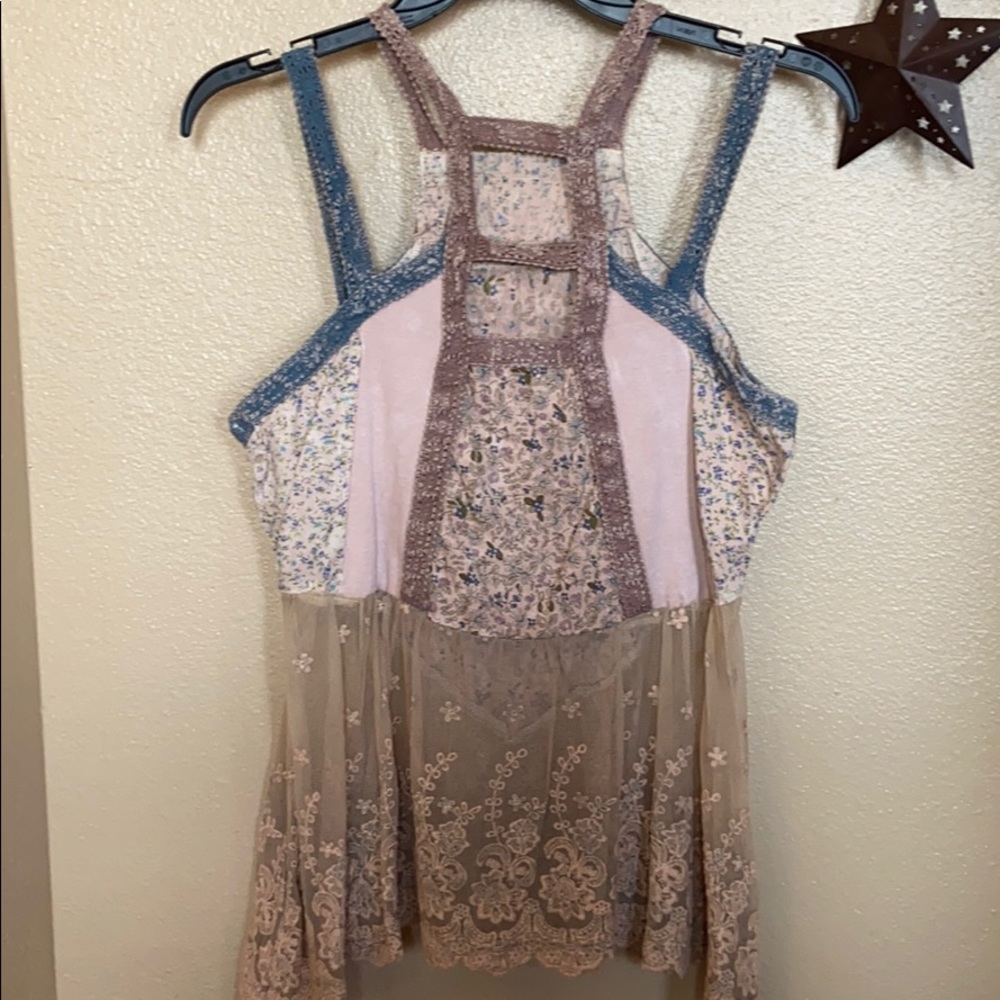 Tank Top w/ fun design & material - Picture 2 of 6
